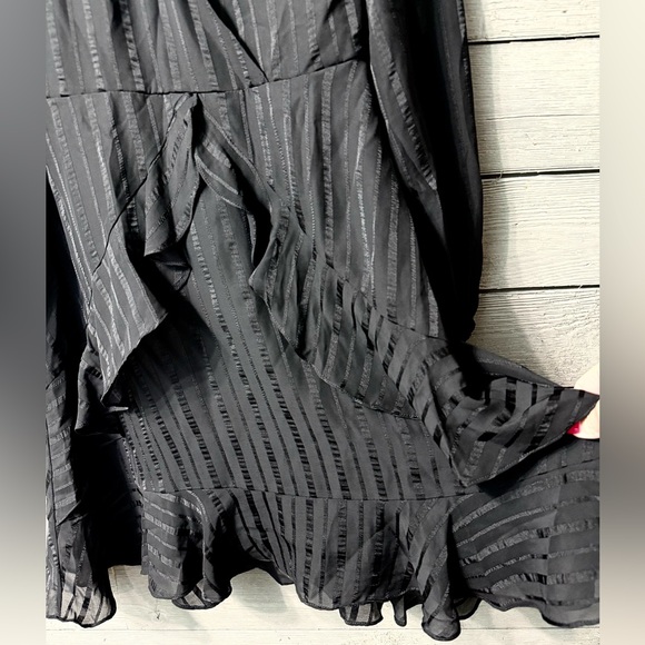 ASTR the Label Black Striped Satiny Silk Long Sleeve Ruffle Mini Dress Sz M - Picture 4 of 9